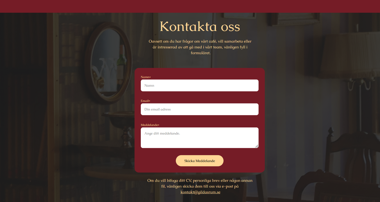 Kontaktformulär för Gildas Rum med hemtrevlig inredning och spegel, inbjudande atmosfär för cafébesökare.